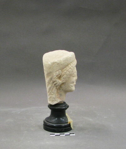 statue, image 2/2