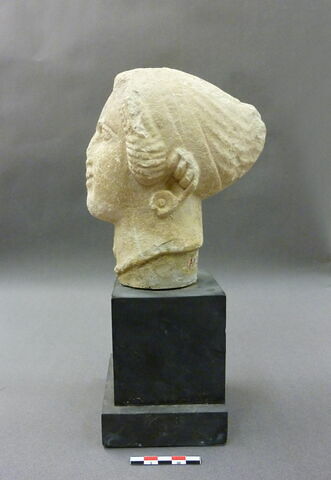 statue, image 2/2