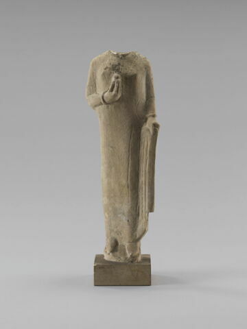 statue
