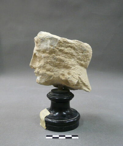 statue, image 2/4
