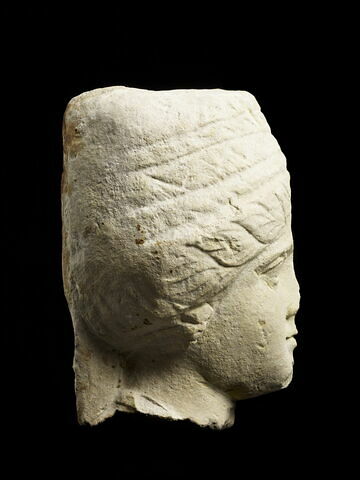 statue, image 2/11