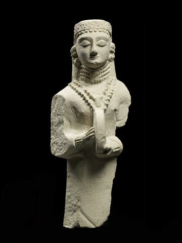 statue