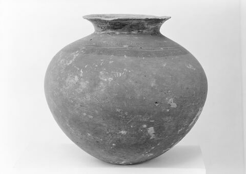 vase, image 2/2