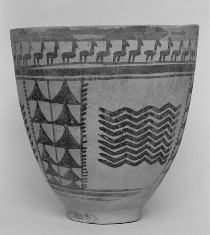 vase, image 3/3