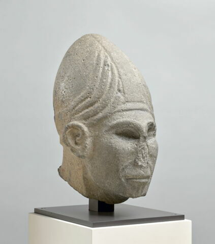 statue, image 2/11