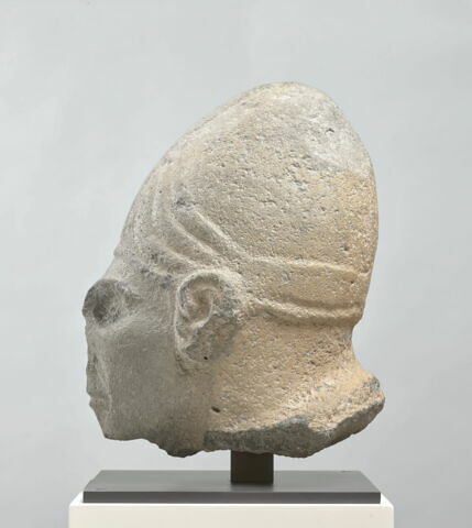 statue, image 4/11
