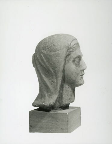 statue, image 4/7