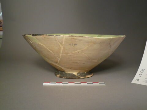 vase, image 2/2