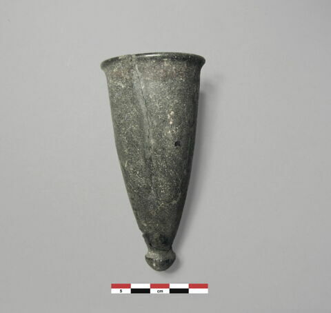 Vase conique en bitume