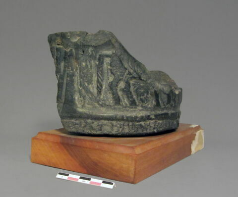 vase, image 3/3