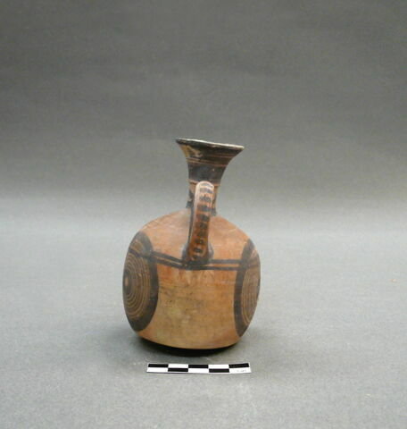 vase, image 3/3