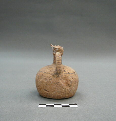 vase, image 3/3