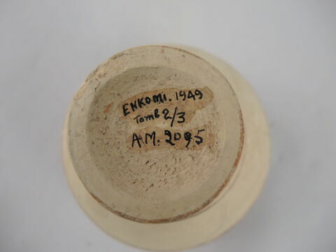 vase, image 2/2
