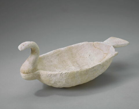 vase ; toilette ; boîte à fard