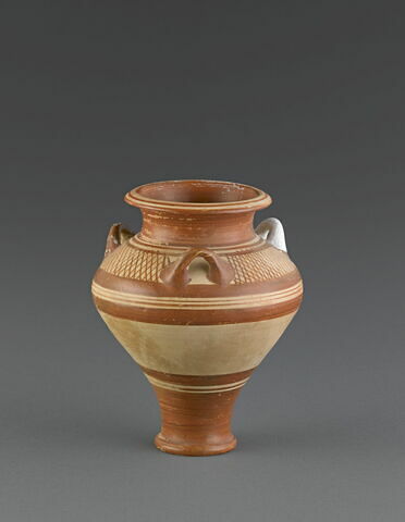 vase, image 2/2