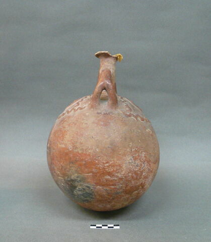 vase, image 2/2