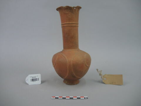 vase, image 2/4