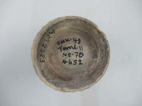 vase, image 2/2
