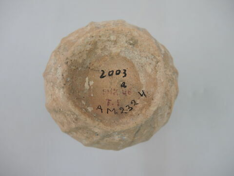 vase, image 2/2