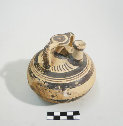 vase, image 3/3
