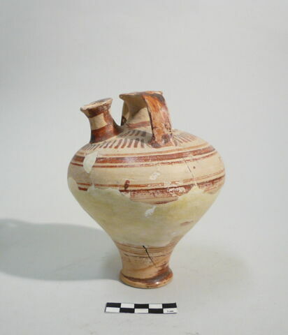 vase, image 3/3