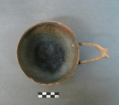 vase, image 2/2