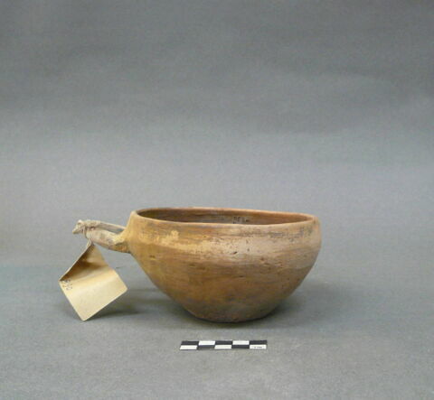 vase, image 1/3