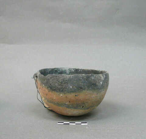 vase, image 2/2