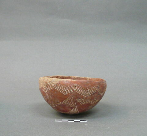 vase, image 3/3