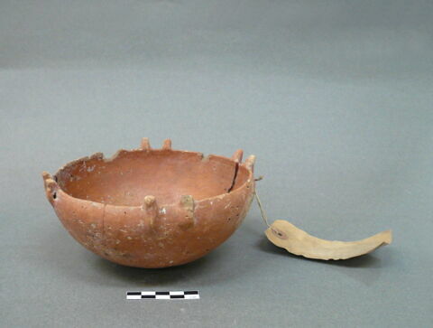 vase, image 2/2