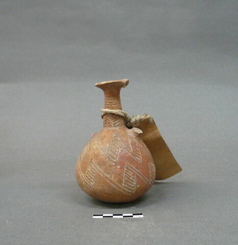 vase, image 2/2