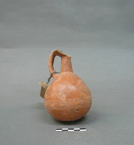 vase, image 3/3