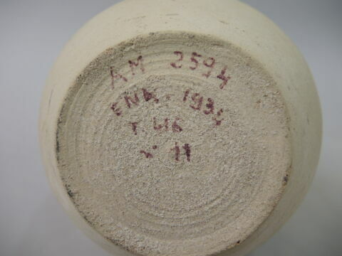 vase, image 2/2