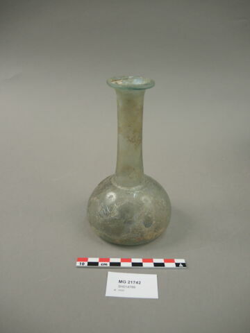 vase, image 2/3
