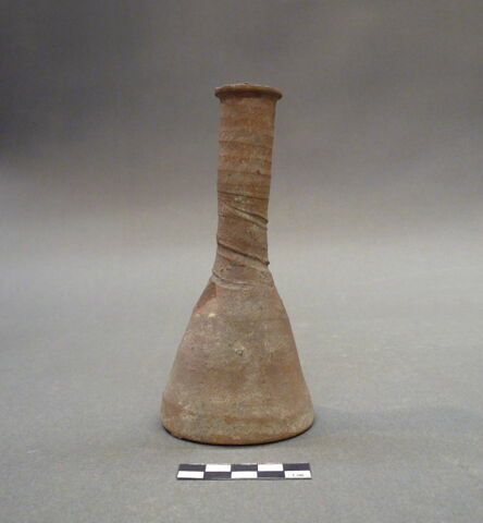 vase, image 2/2