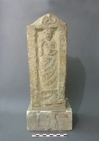 stèle ; objet funéraire, image 2/2