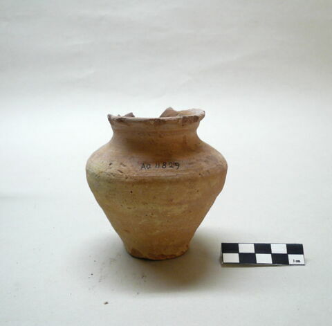 vase, image 1/1