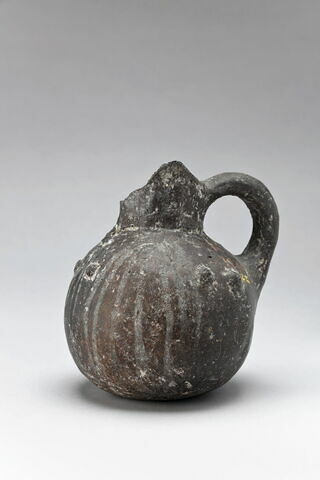 vase, image 2/3
