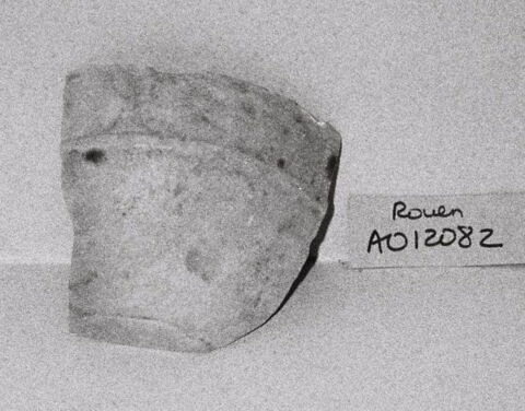 vase, image 3/3