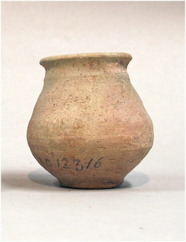 vase, image 2/2