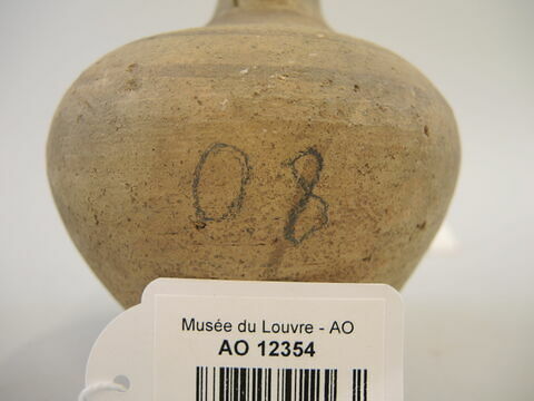 vase, image 2/2