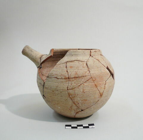 vase, image 1/1
