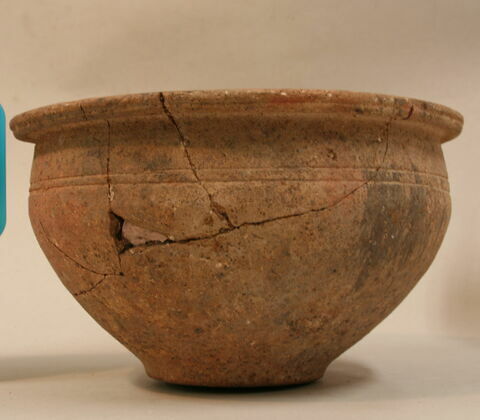 vase, image 3/3