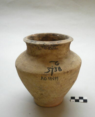 vase, image 1/1