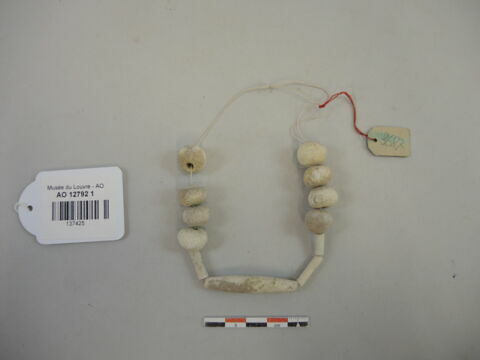 perle ; collier, image 1/1