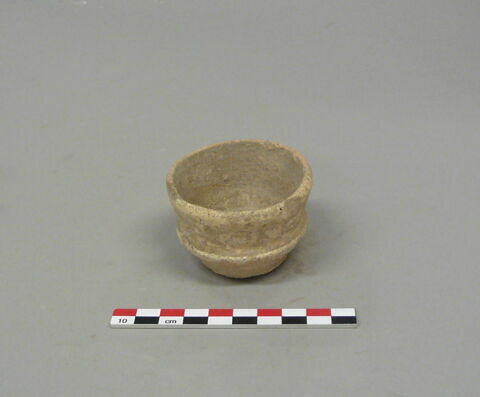 vase, image 2/2
