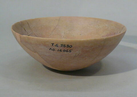 vase, image 3/3