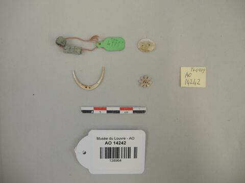 perle ; amulette, image 1/2