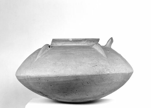 vase, image 2/2