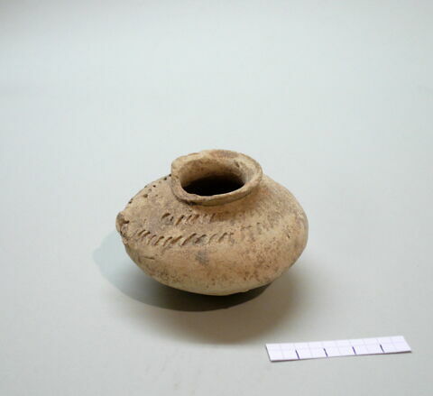 vase, image 1/1
